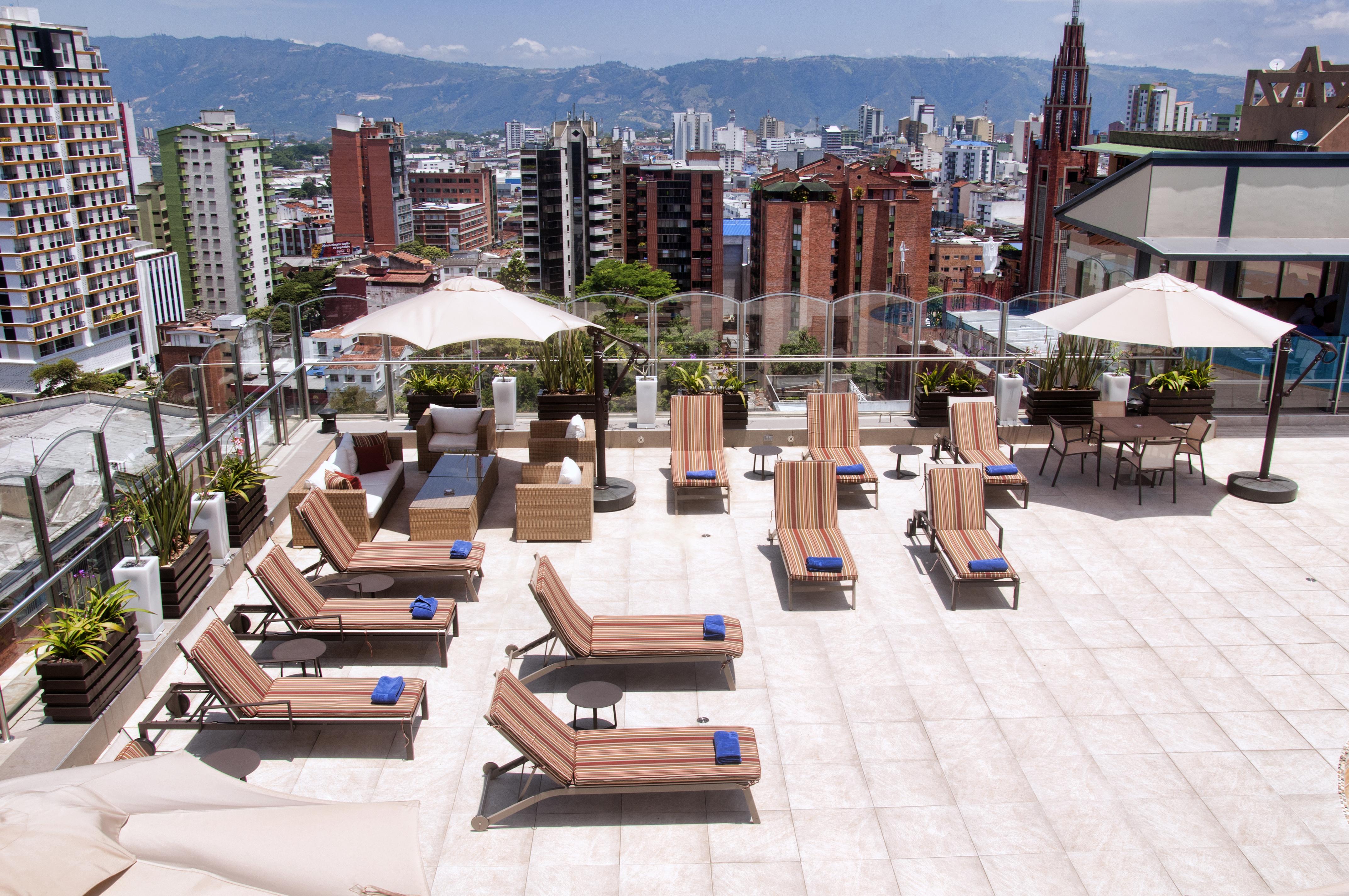 Hotel Dann Carlton Букараманґа Екстер'єр фото Rooftop pool at the Four Seasons Hotel Bogotá